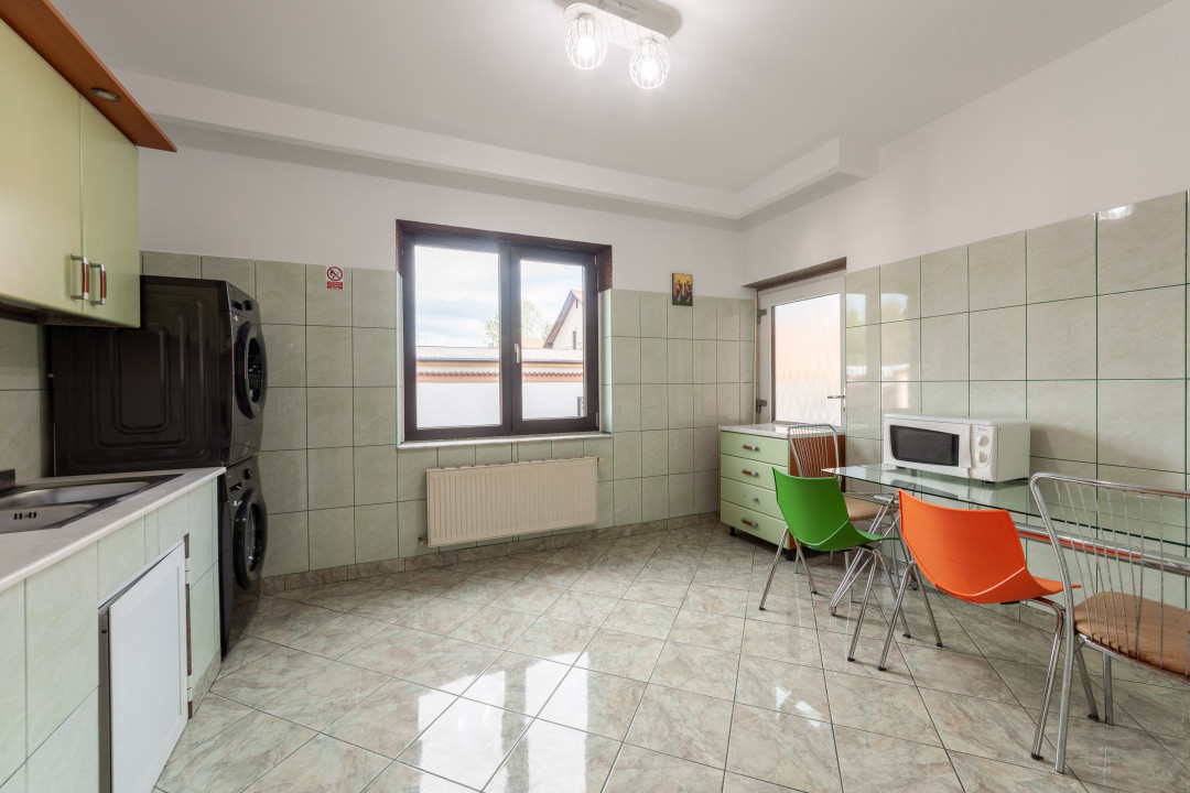 Casă spațioasă cu 8 camere - Pitești - 0% Comision
