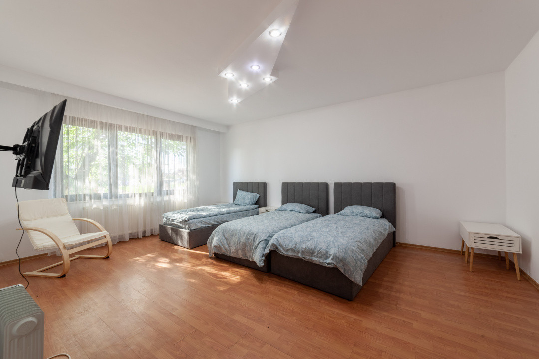 Casă spațioasă cu 8 camere - Pitești - 0% Comision