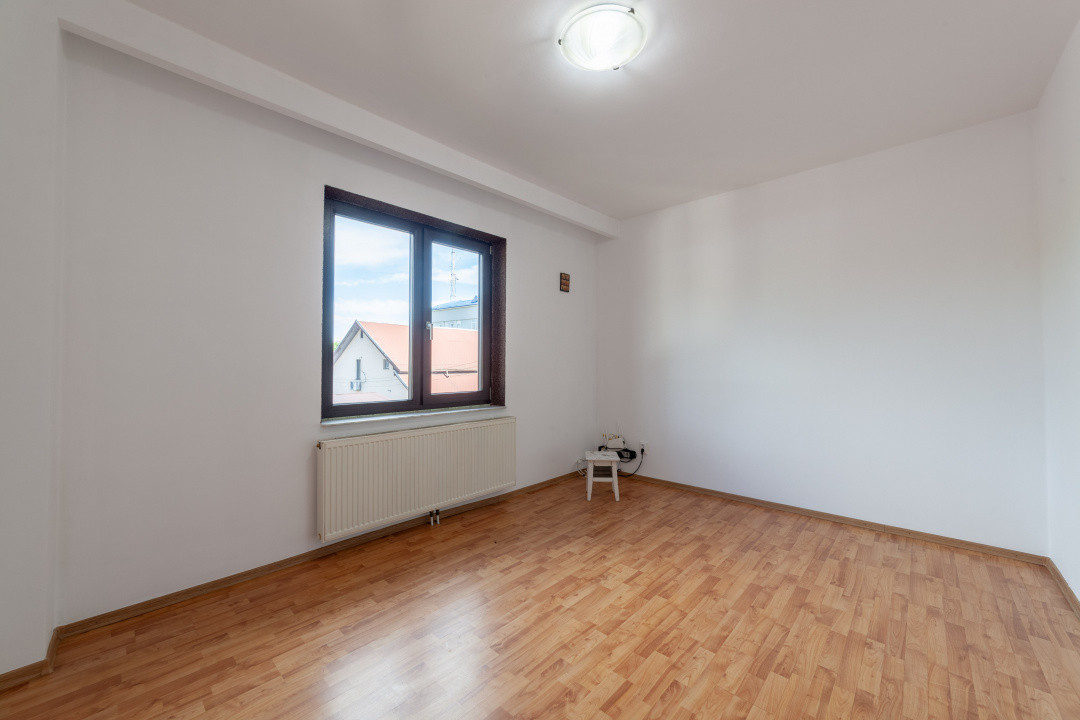 Casă spațioasă cu 8 camere - Pitești - 0% Comision