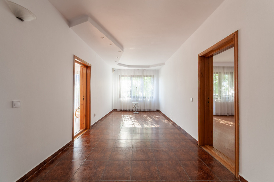 Casă spațioasă cu 8 camere - Pitești - 0% Comision