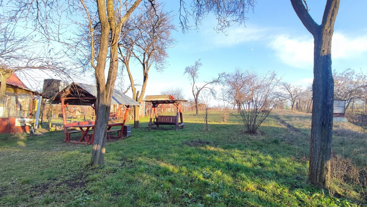 De vânzare Casă 2 camere cu Teren 1323 mp, 2 fronturi - Grădina Viilor - Carei