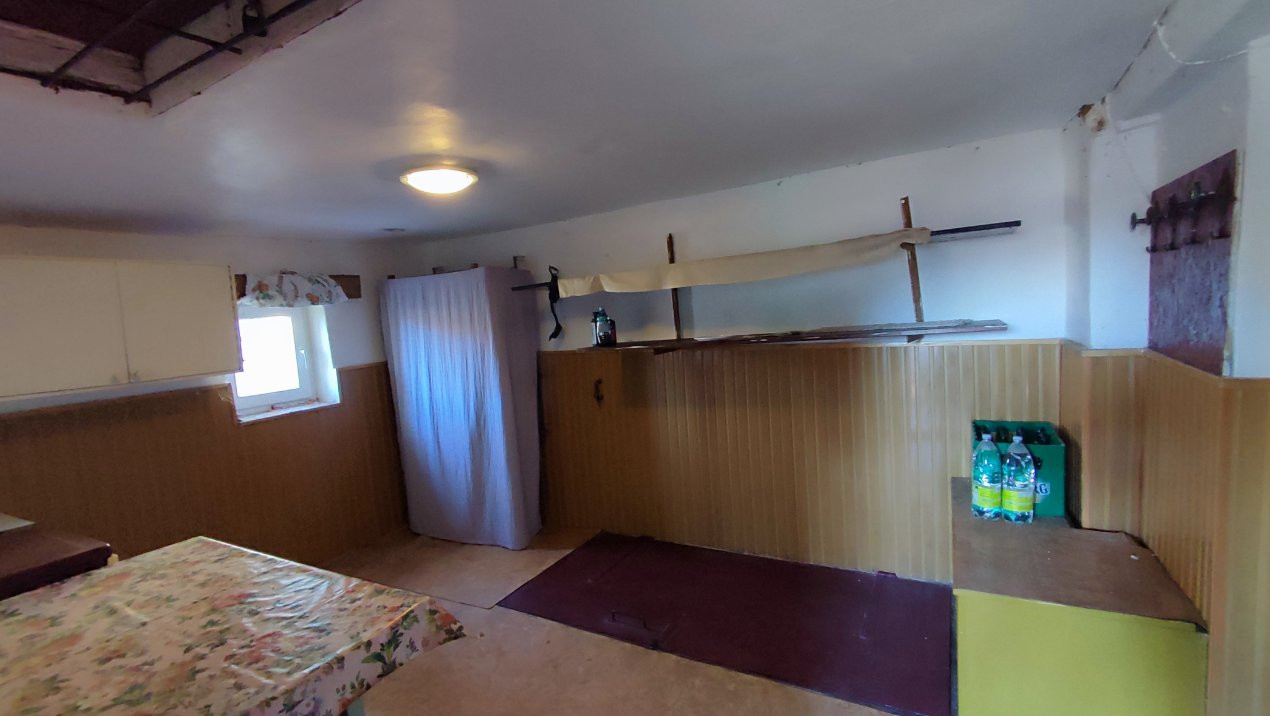 De vânzare Casă 2 camere cu Teren 1323 mp, 2 fronturi - Grădina Viilor - Carei