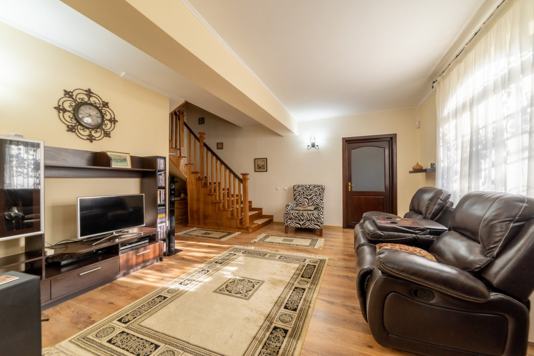 0% Comision Casa 6 camere+teren 726 mp-Calinesti-Ciocanesti-8km de Pitesti!
