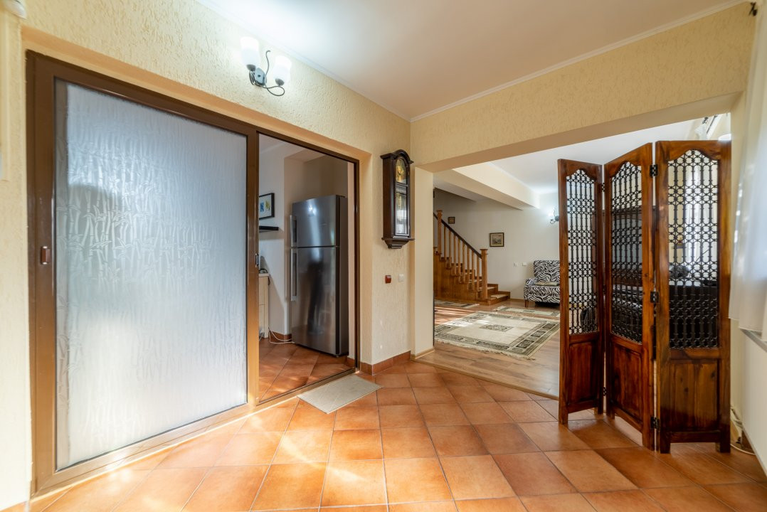 0% Comision Casa 6 camere+teren 726 mp-Calinesti-Ciocanesti-8km de Pitesti!