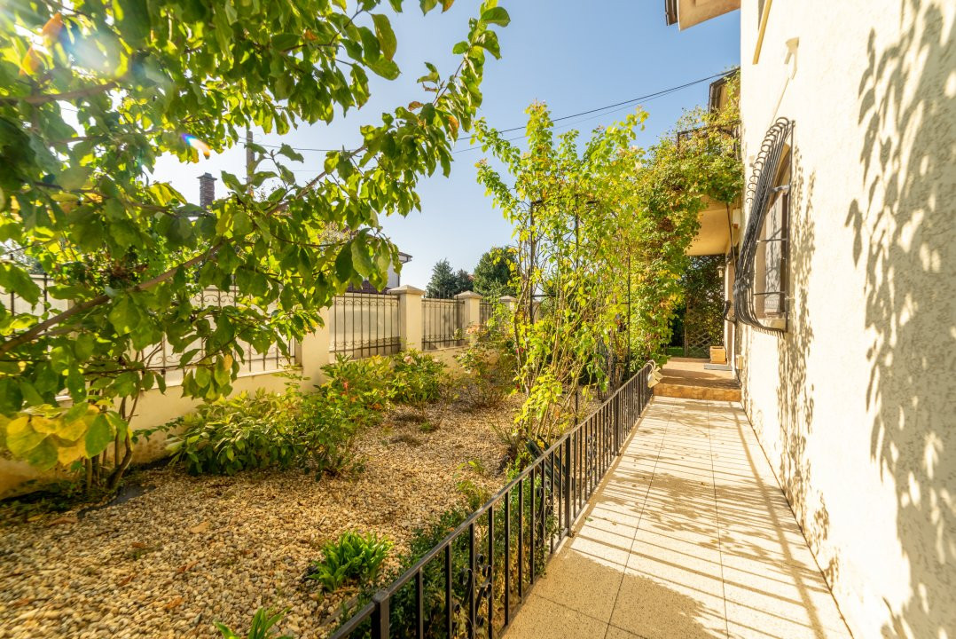 0% Comision Casa 6 camere+teren 726 mp-Calinesti-Ciocanesti-8km de Pitesti!