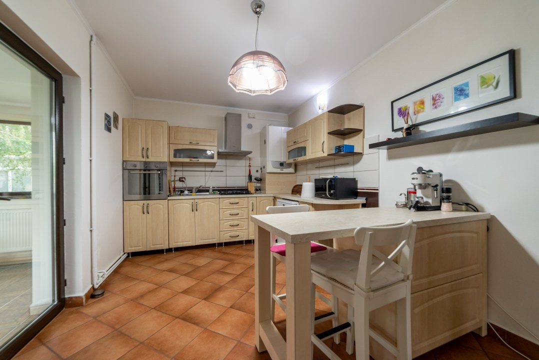 Casa 6 camere+teren 726 mp-Calinesti-Ciocanesti-8km de Pitesti!