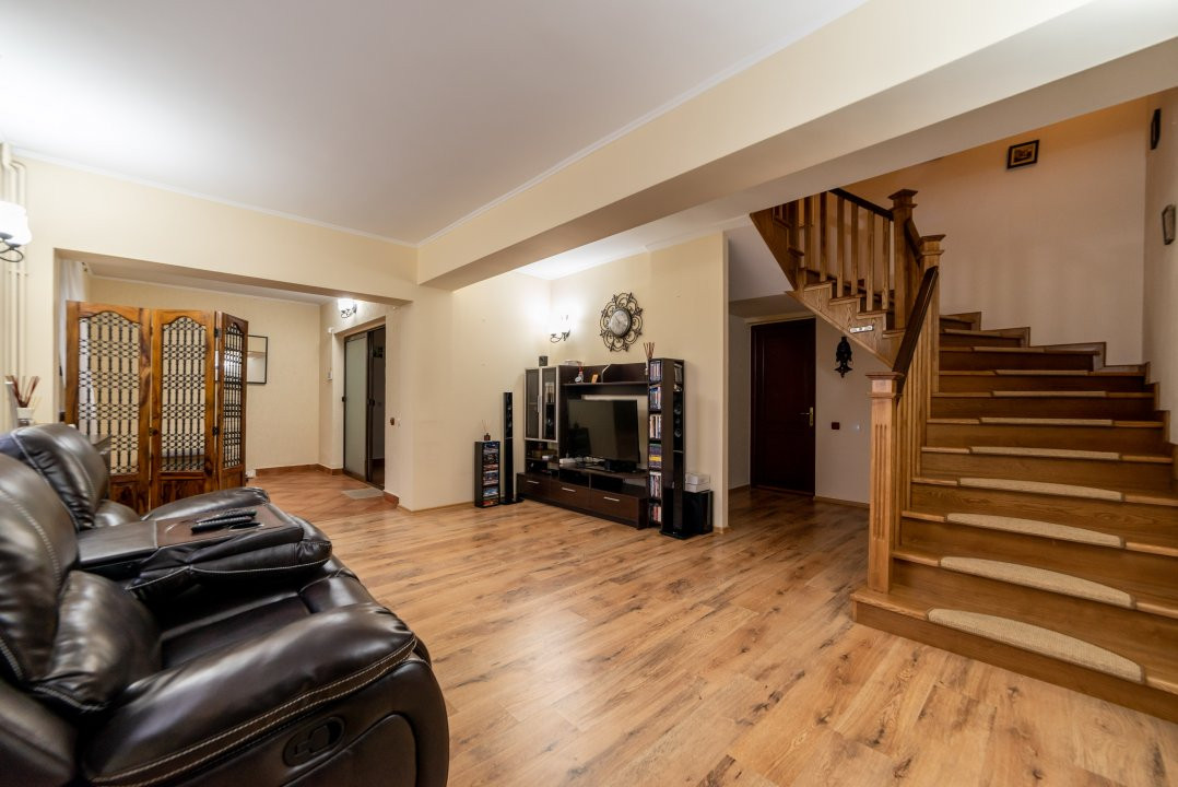 Casa 6 camere+teren 726 mp-Calinesti-Ciocanesti-8km de Pitesti!