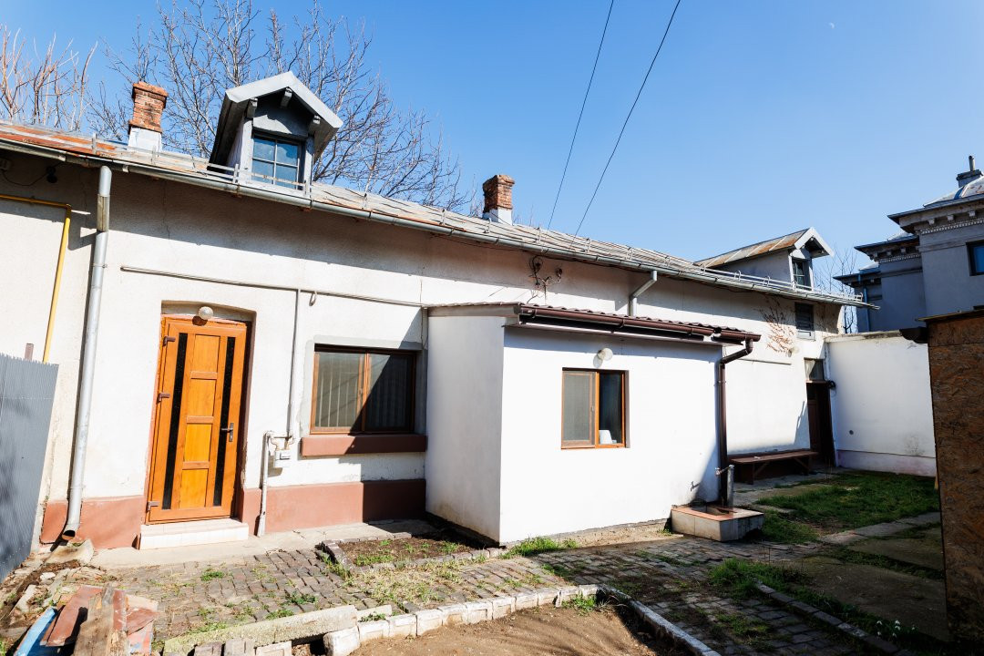 Casa de vanzare in centru pretabila policlinica 