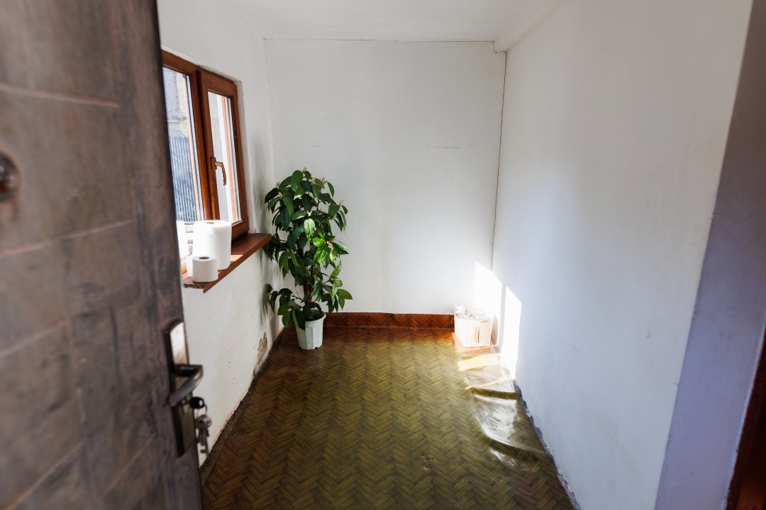 Casa de vanzare in centru pretabila policlinica 