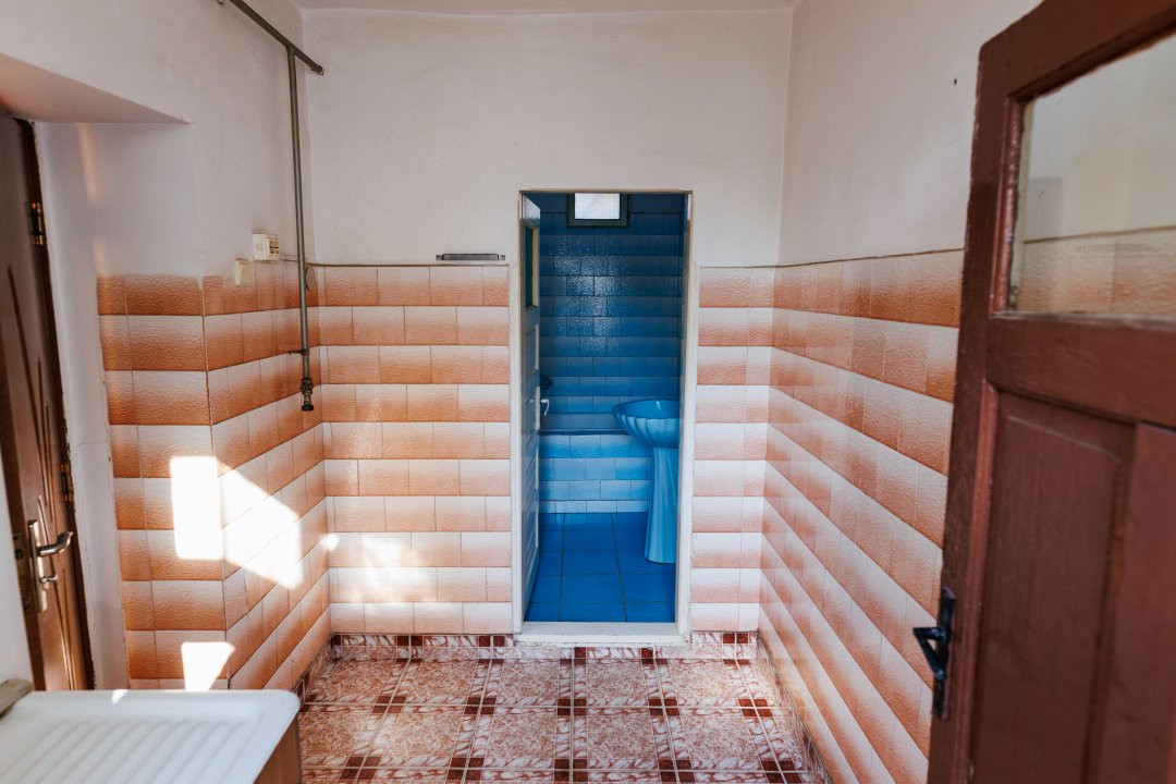 Casa de vanzare in centru pretabila policlinica 