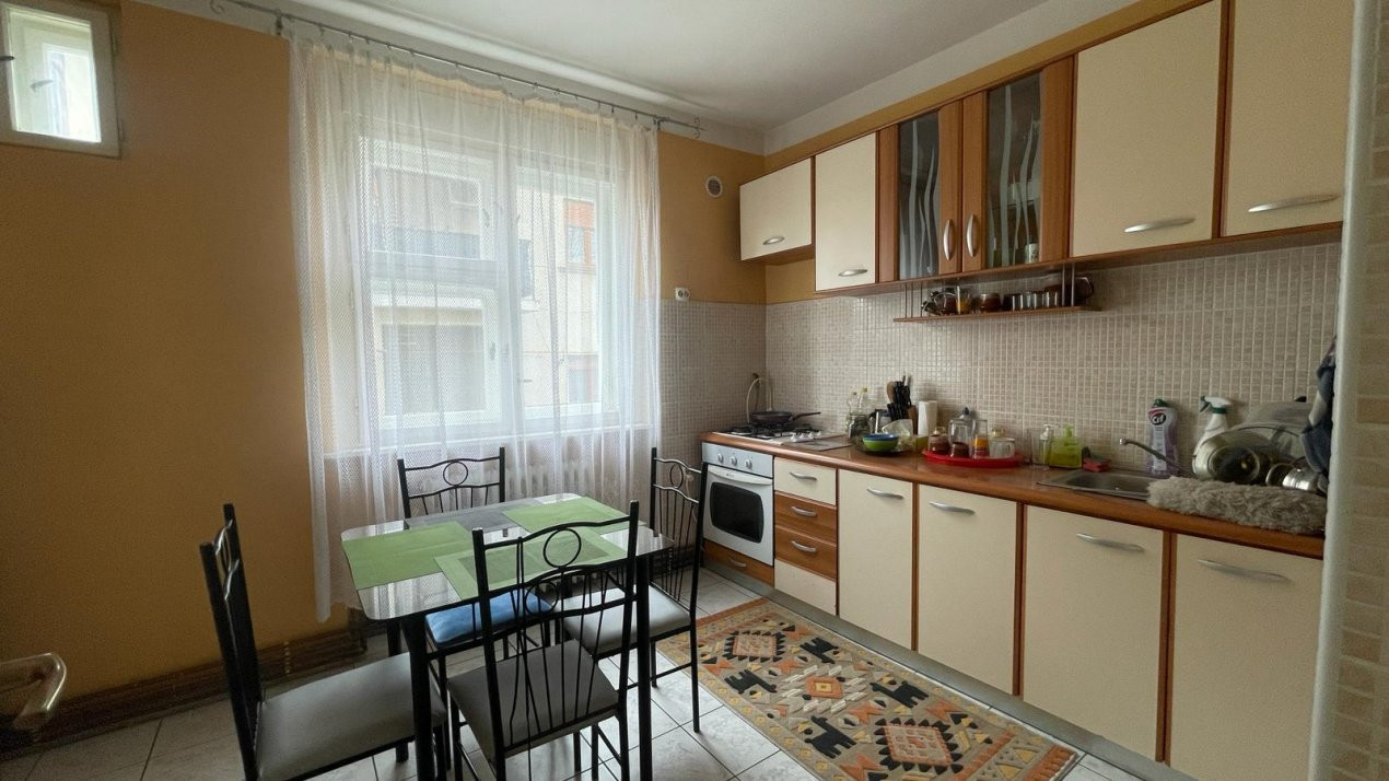 De Vânzare apartament in  Casă in zonă Centrală 