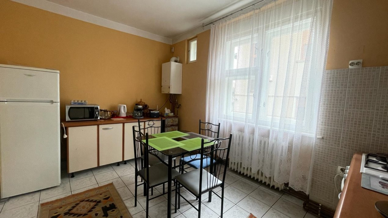 De Vânzare apartament in  Casă in zonă Centrală 