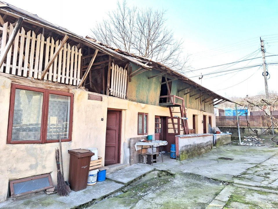 0% Comision Casa de renovat cu teren de 1274 mp intravilan Micesti-Purcareni!