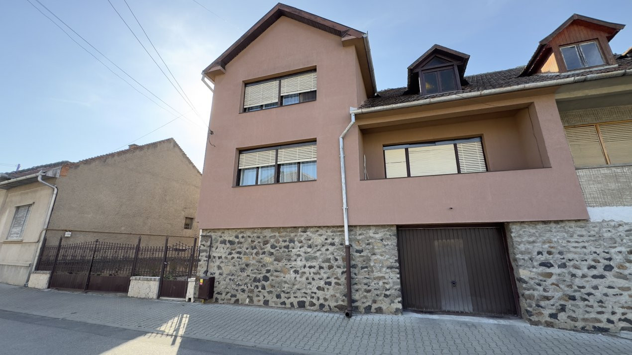 Casă Centrală P+1+M, 7 camere Str. Dr. Ștefan Vonhaz - Carei - Comision 0% 