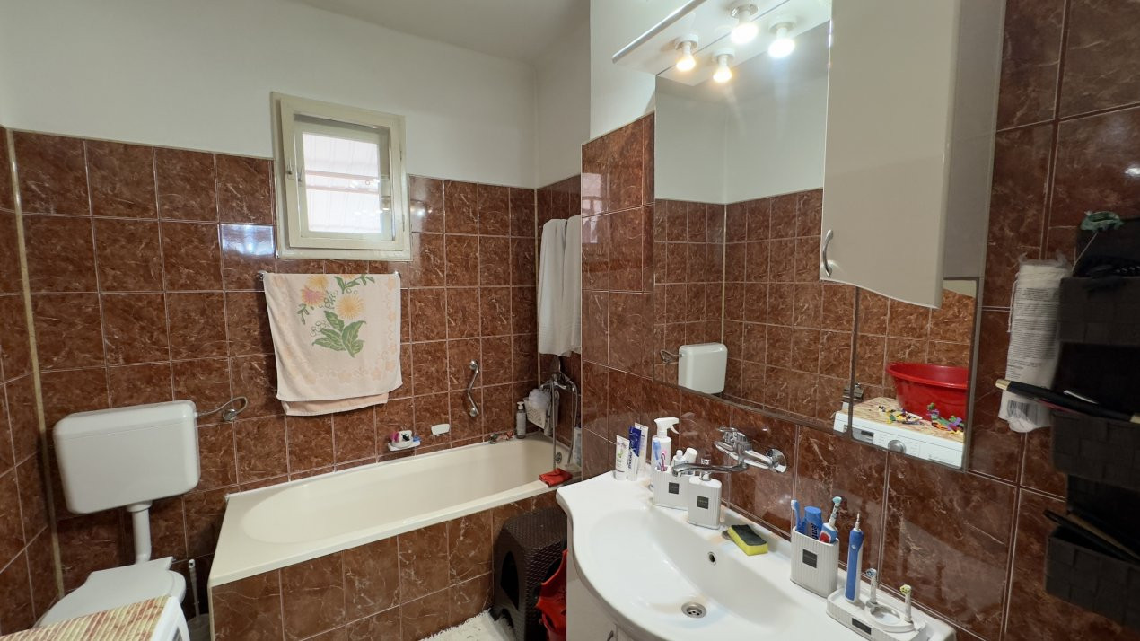 Casă Centrală P+1+M, 7 camere Str. Dr. Ștefan Vonhaz - Carei - Comision 0% 