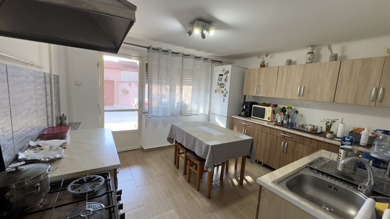 Casă Centrală P+1+M, 7 camere Str. Dr. Ștefan Vonhaz - Carei - Comision 0% 