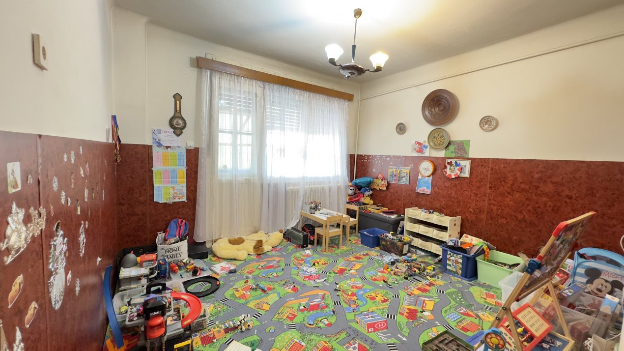 Casă Centrală P+1+M, 7 camere Str. Dr. Ștefan Vonhaz - Carei - Comision 0% 