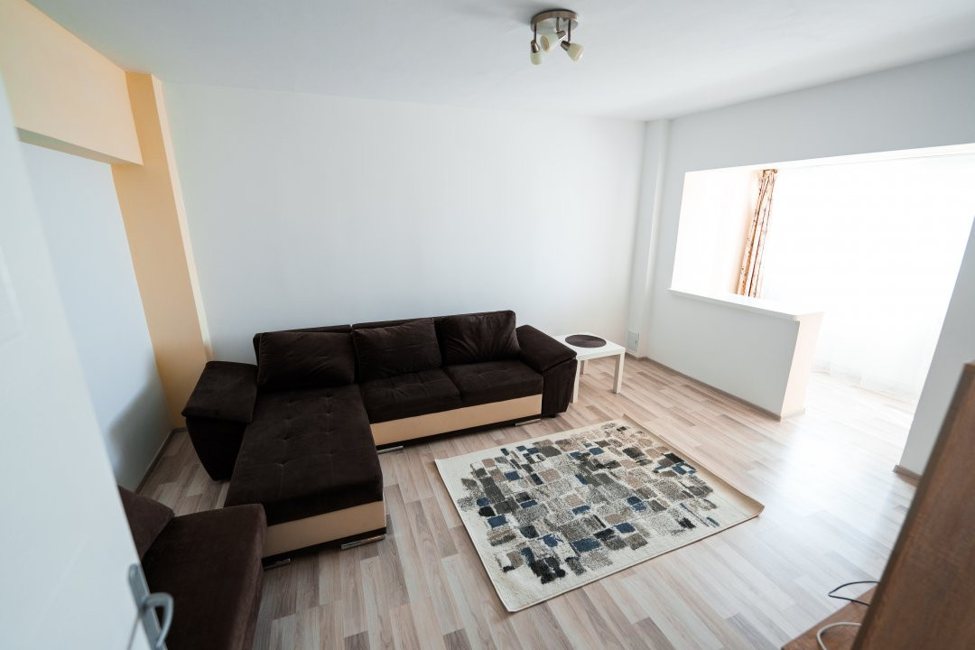 Apartament renovat de inchiriat 2 camere Rovine