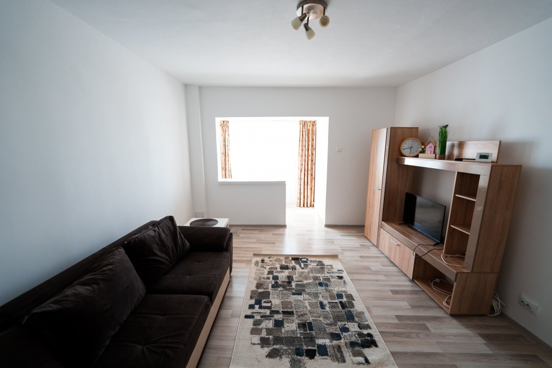 Apartament renovat de inchiriat 2 camere Rovine