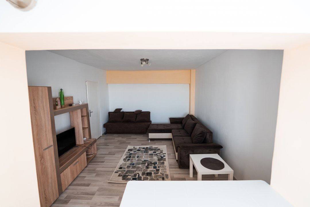 Apartament renovat de inchiriat 2 camere Rovine