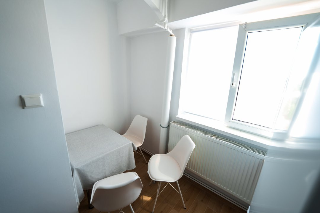 Apartament renovat de inchiriat 2 camere Rovine