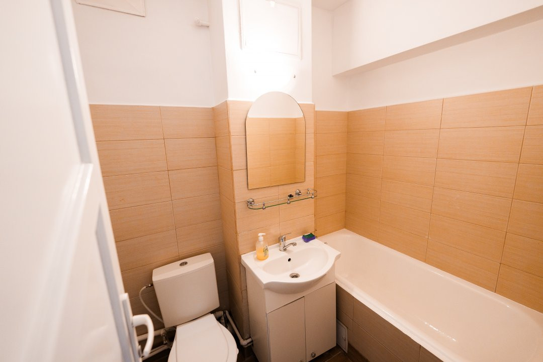 Apartament renovat de inchiriat 2 camere Rovine