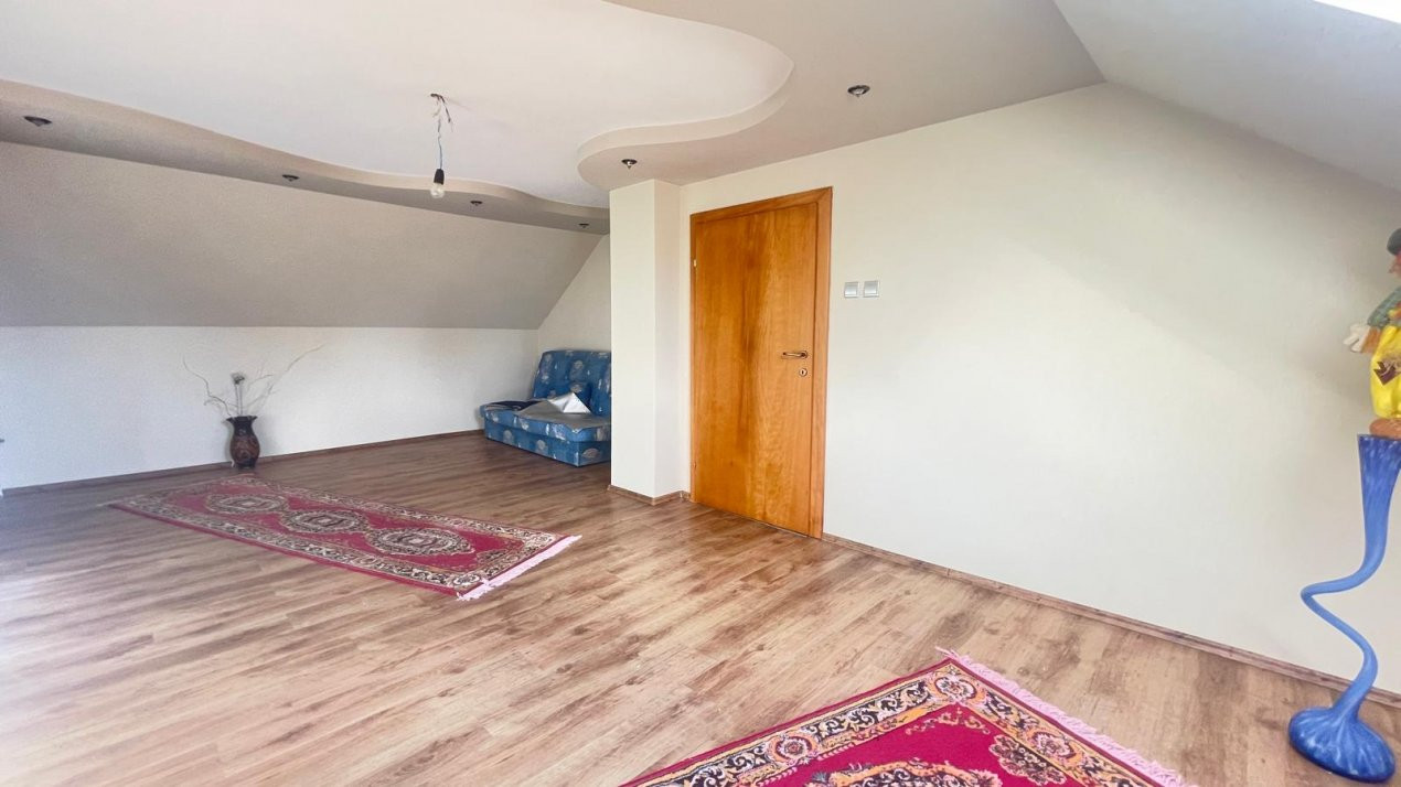 Casa de vânzare în Micro 17