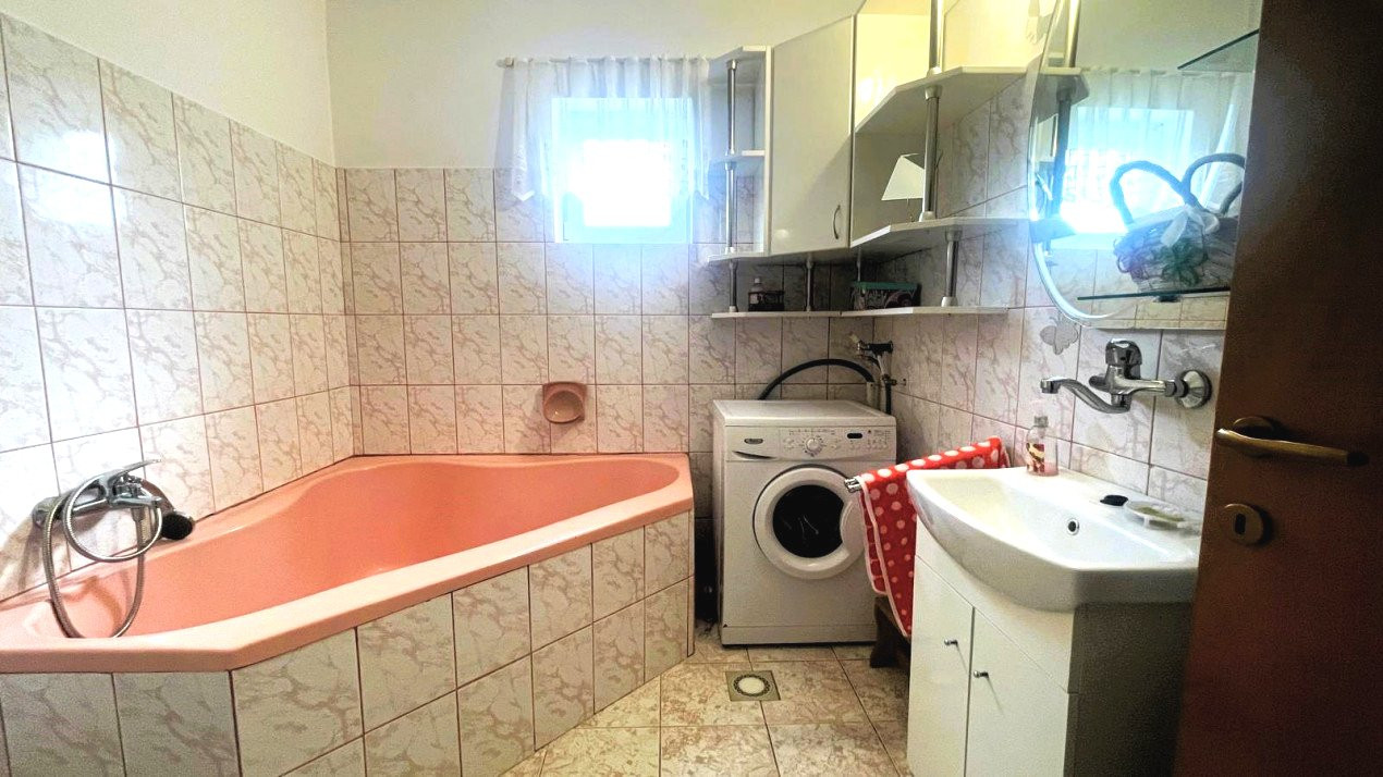Casa de vânzare în Micro 17