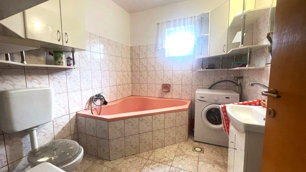 Casa de vânzare în Micro 17