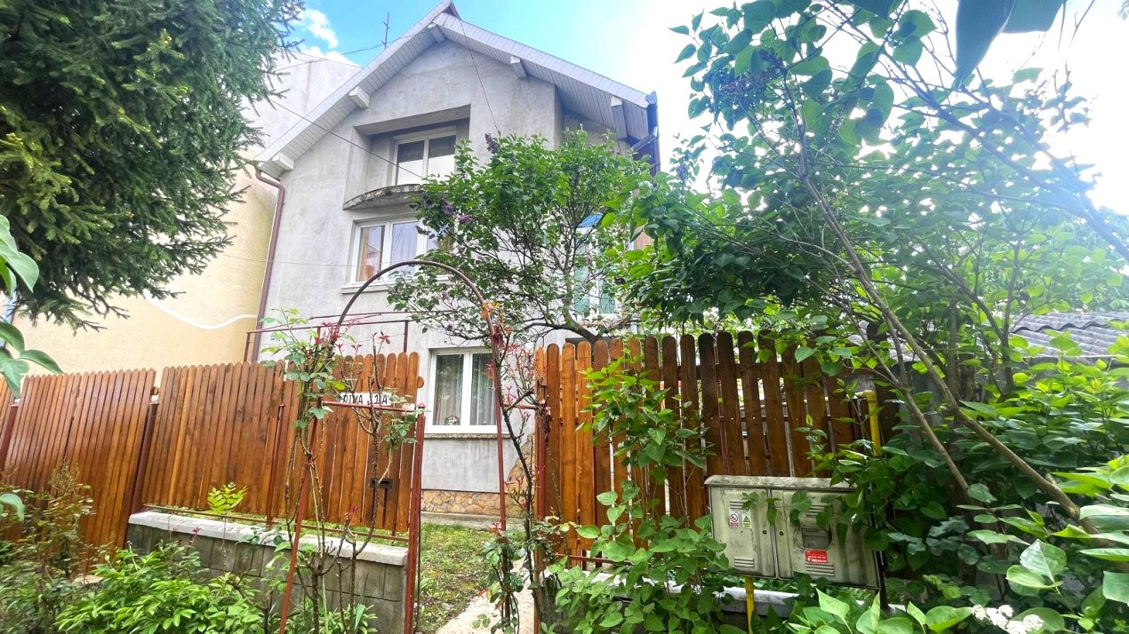 Casa de vânzare în Micro 17
