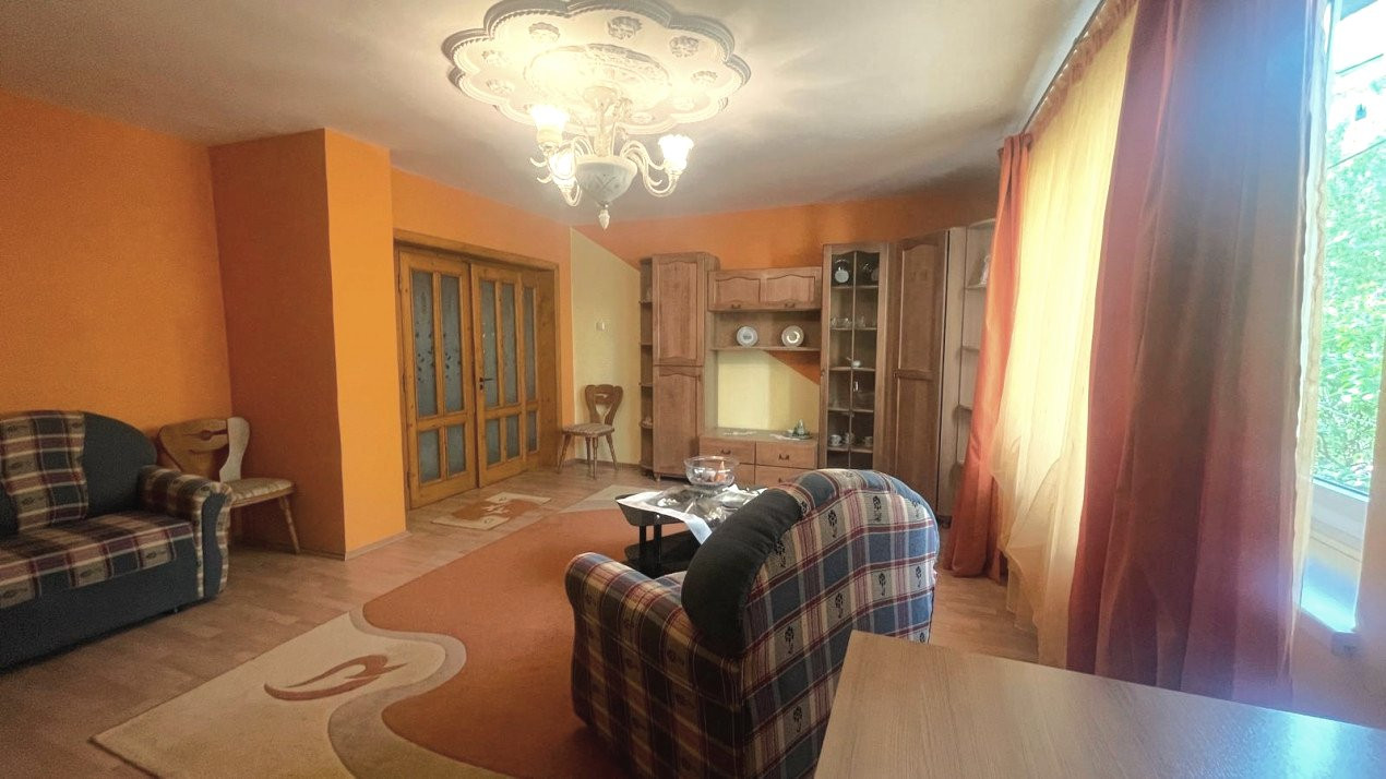 Casa de vânzare în Micro 17