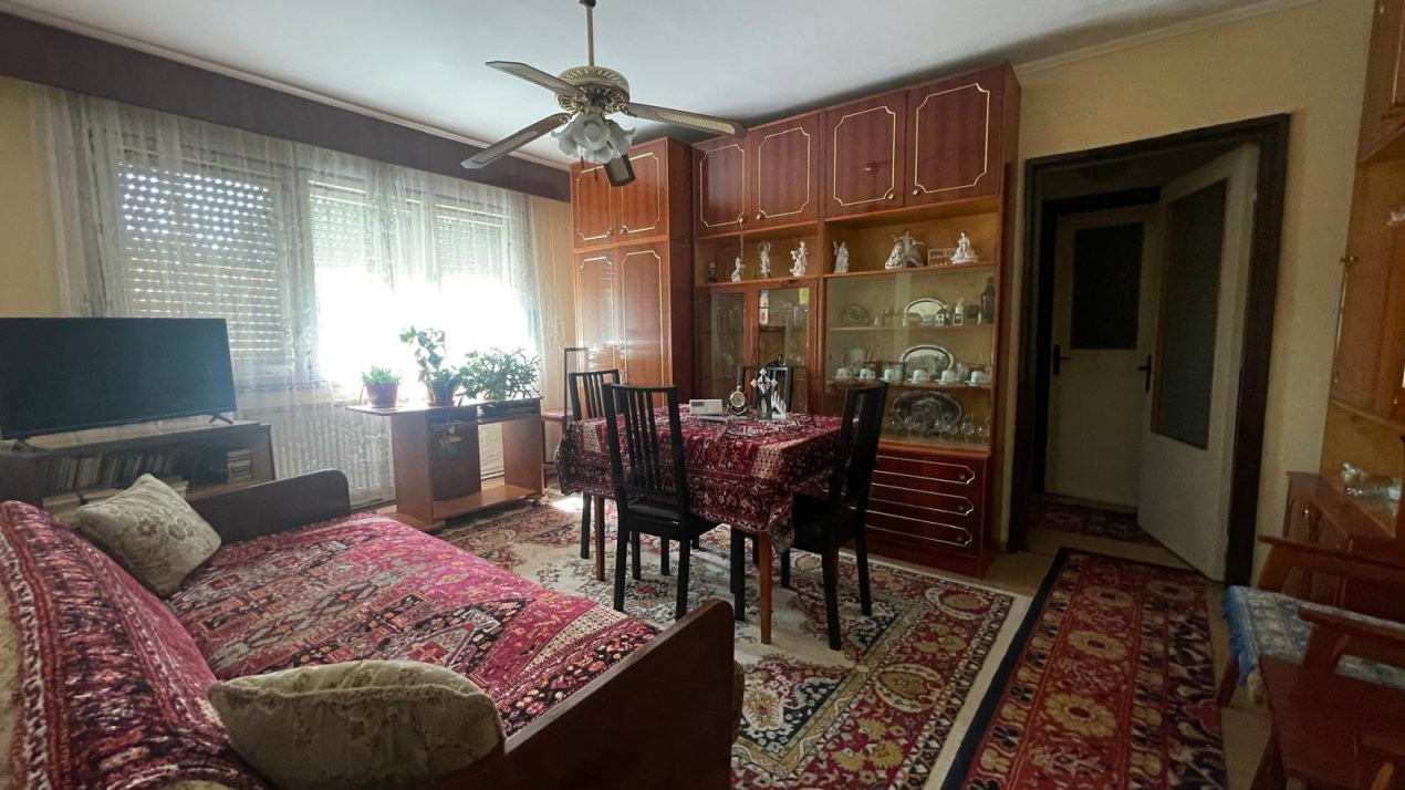 De vânzare Apartament 3 camere Careiului