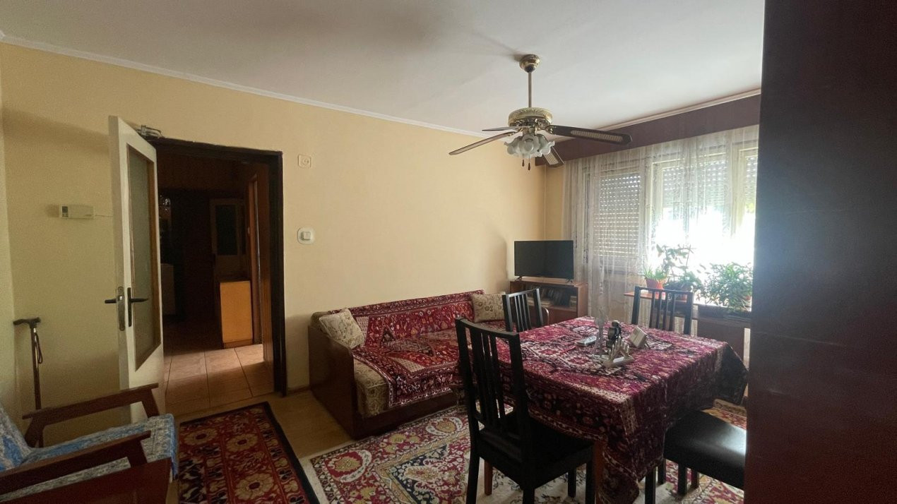 De vânzare Apartament 3 camere Careiului