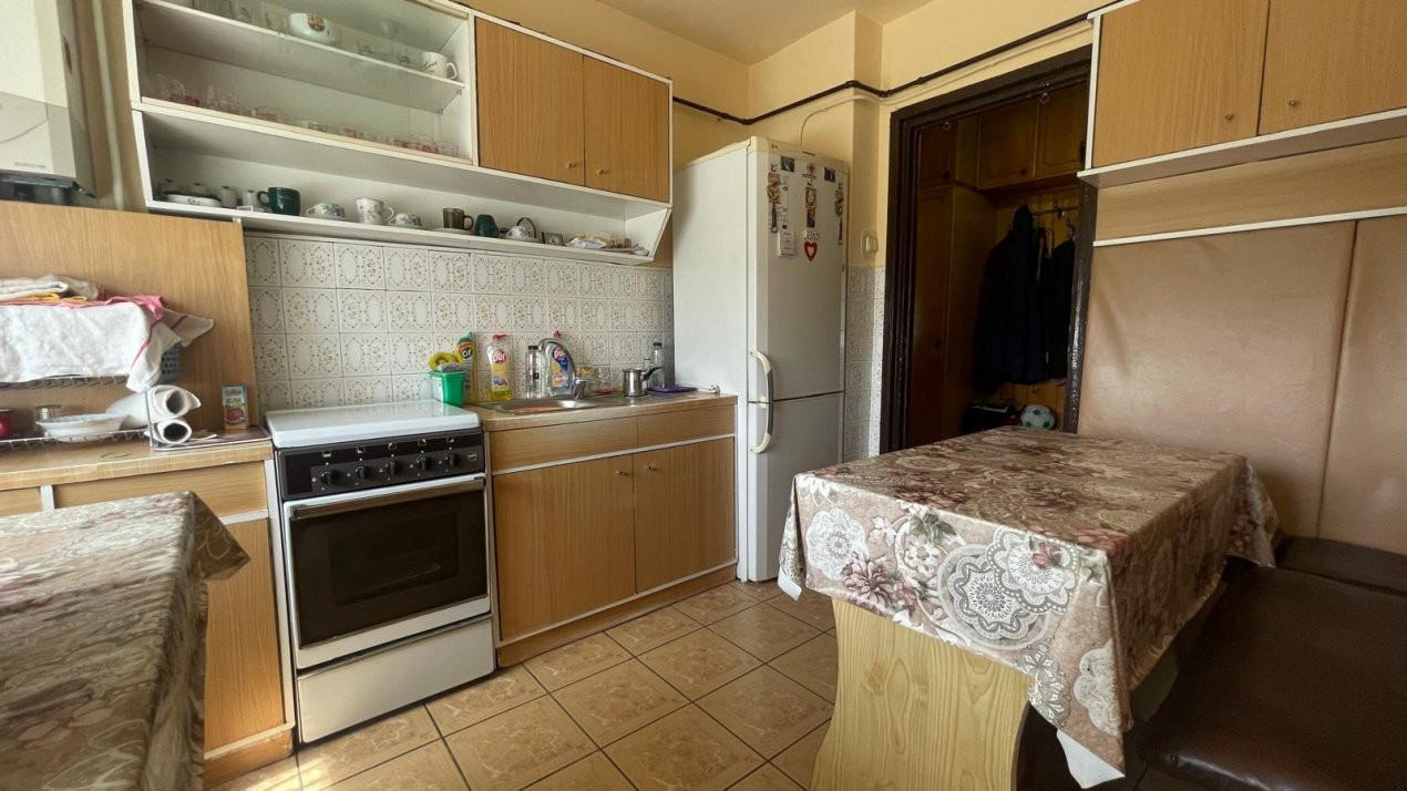 De vânzare Apartament 3 camere Careiului