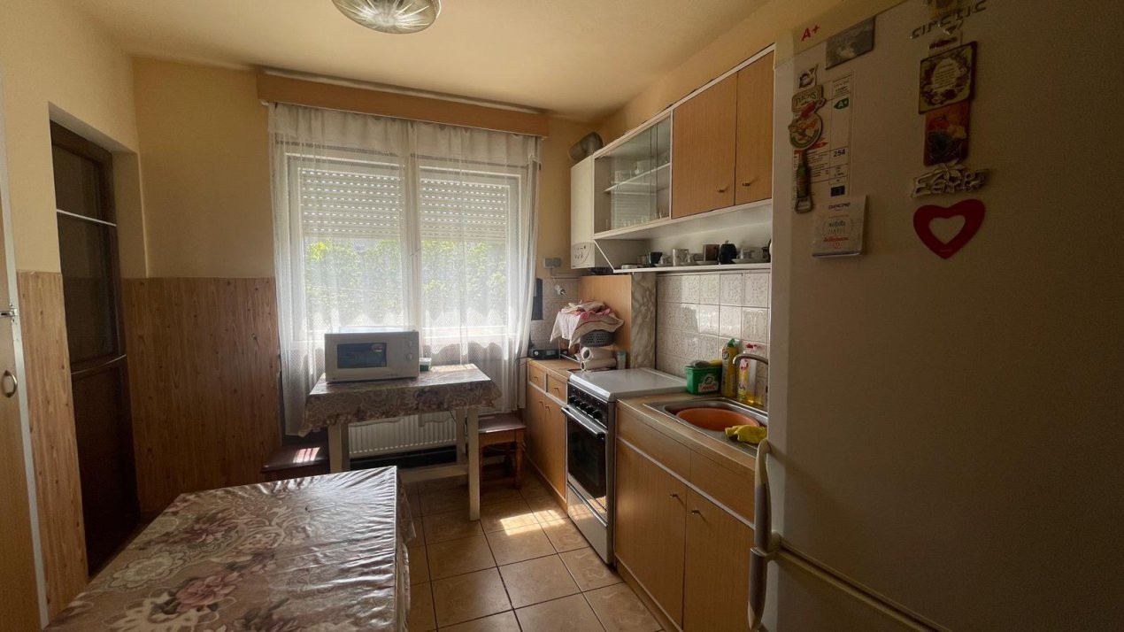 De vânzare Apartament 3 camere Careiului