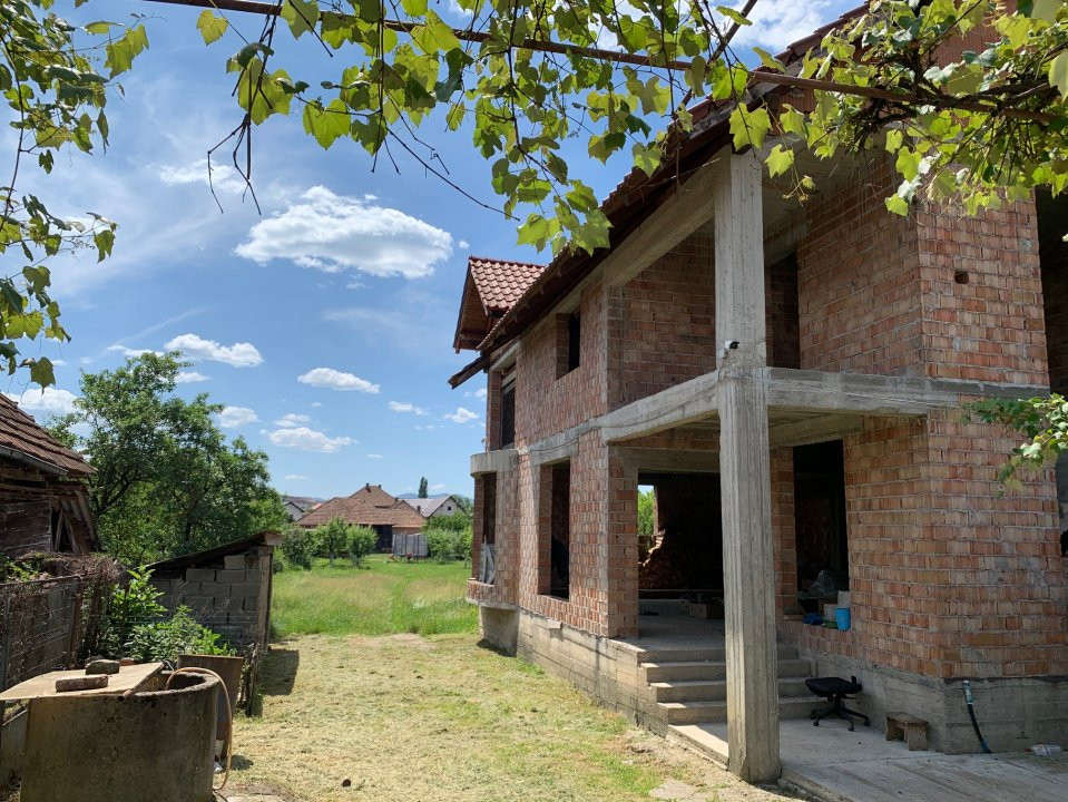  Casa situata CENTRAL de vanzare in Negresti Oas