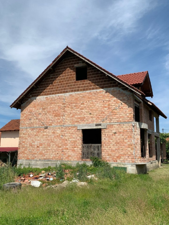 Casa situata CENTRAL de vanzare in Negresti Oas