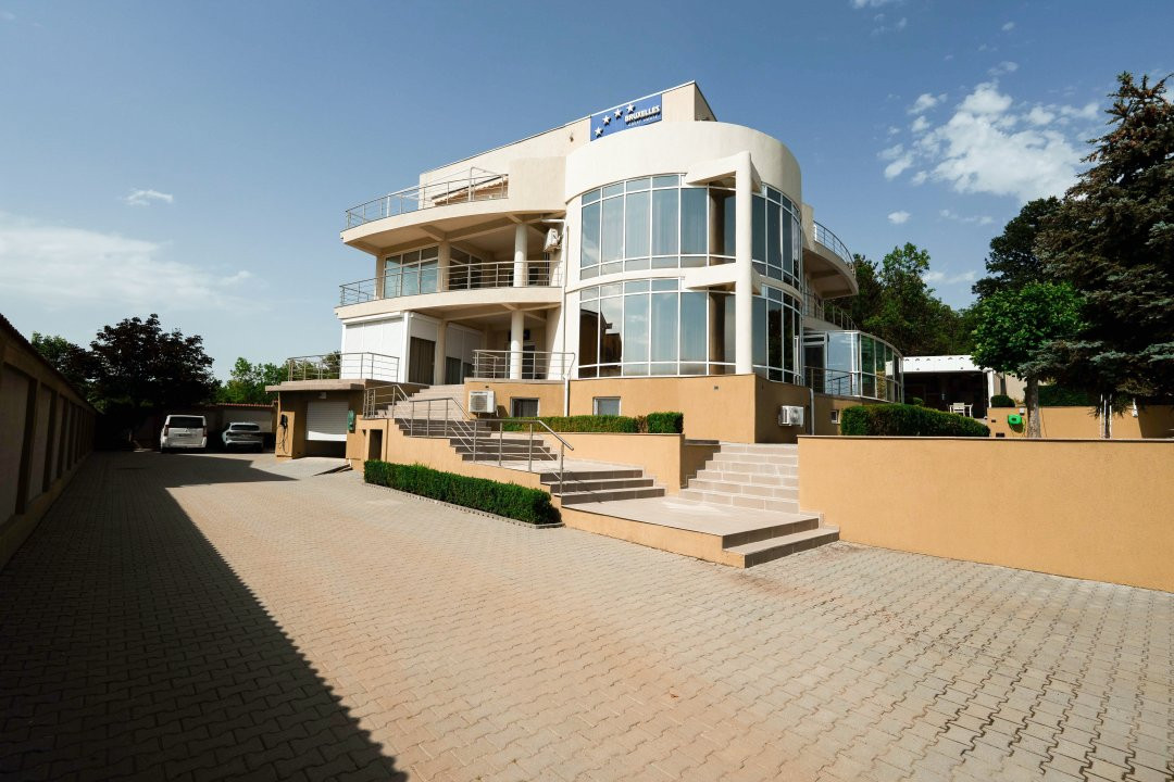 Pensiune moderna și funcțională vânzare în Craiova  1.200mp utili 