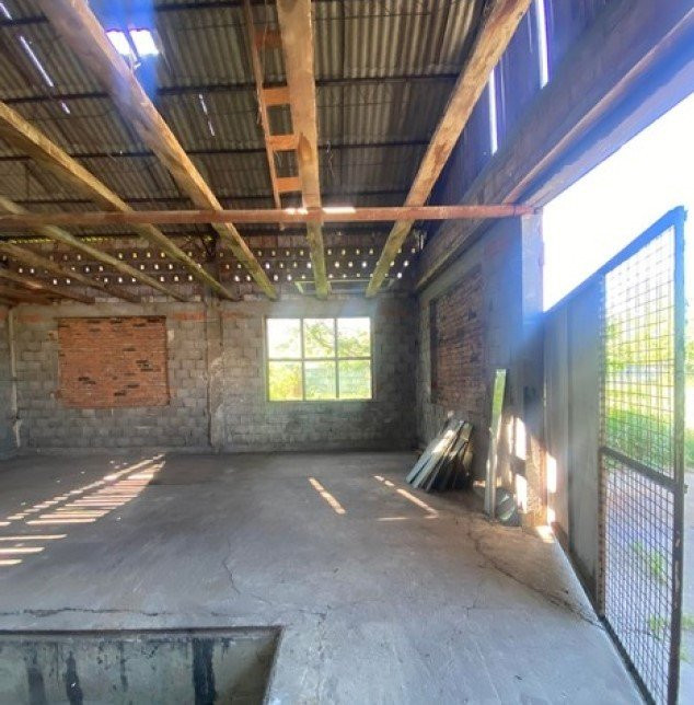 Hala industrială cu multiple facilități de vânzare în localitatea Agriș