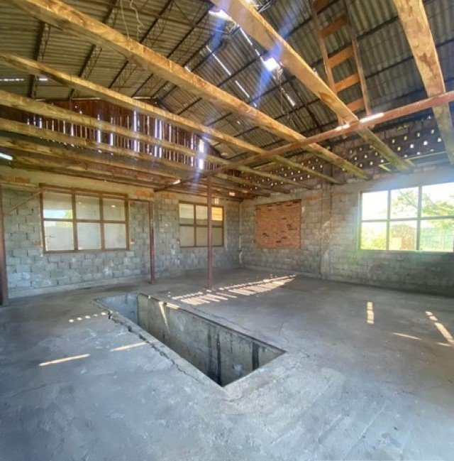 Hala industrială cu multiple facilități de vânzare în localitatea Agriș