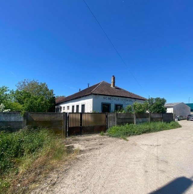 Hala industrială cu multiple facilități de vânzare în localitatea Agriș