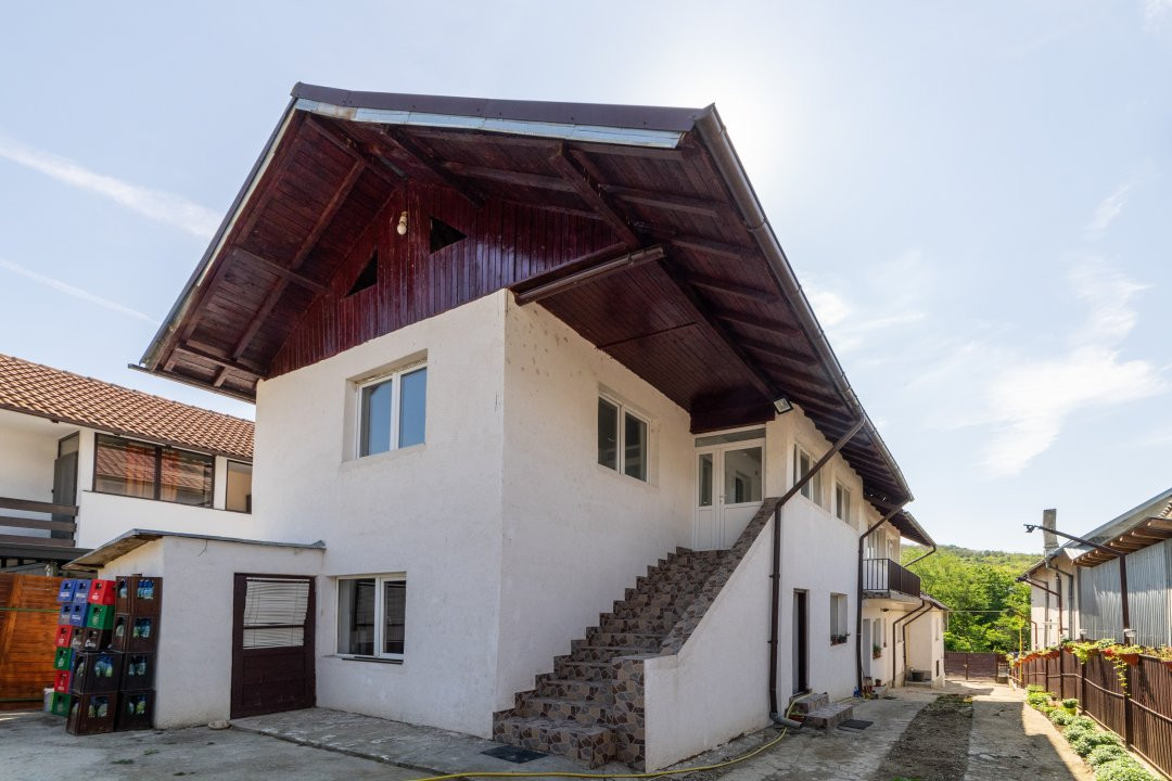 Casa spatioasa 318 mp utili+Spatiu Comercial zona Stefanesti Arges!