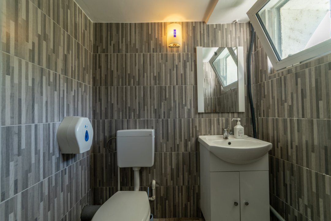 Casa spatioasa 318 mp utili+Spatiu Comercial zona Stefanesti Arges!