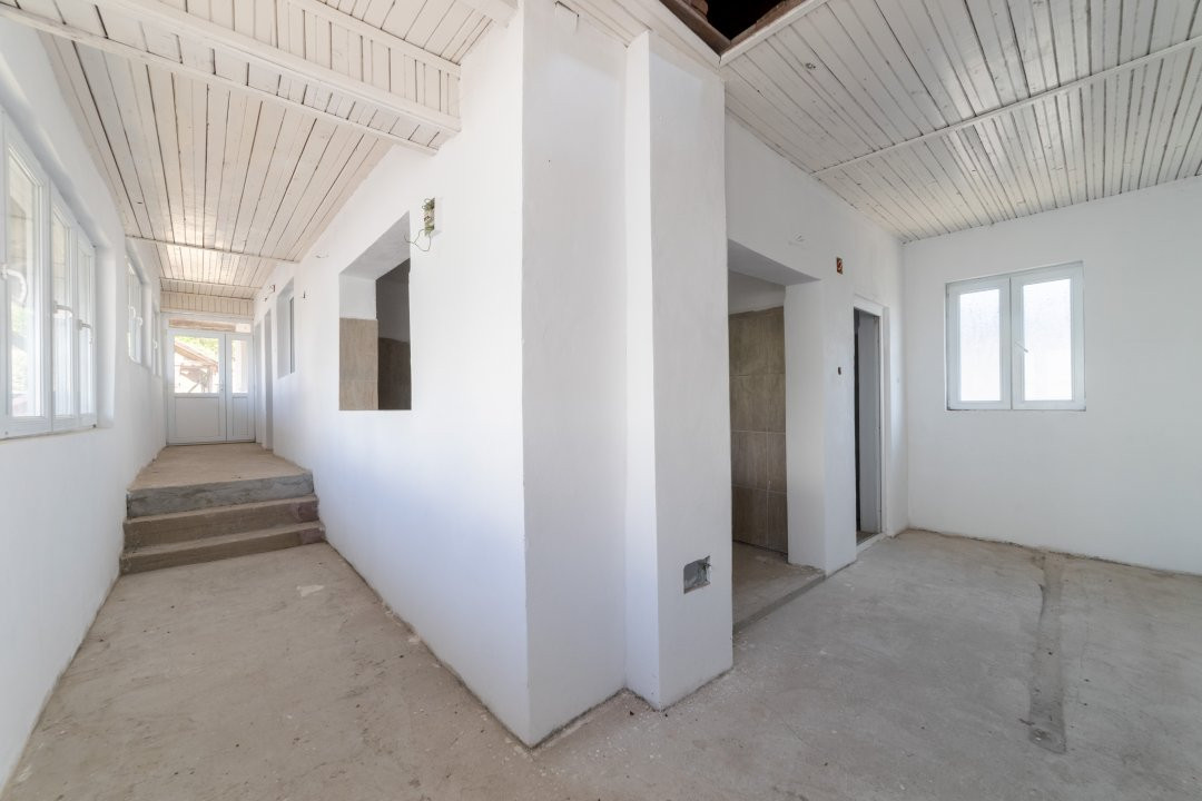 Casa spatioasa 318 mp utili+Spatiu Comercial zona Stefanesti Arges!