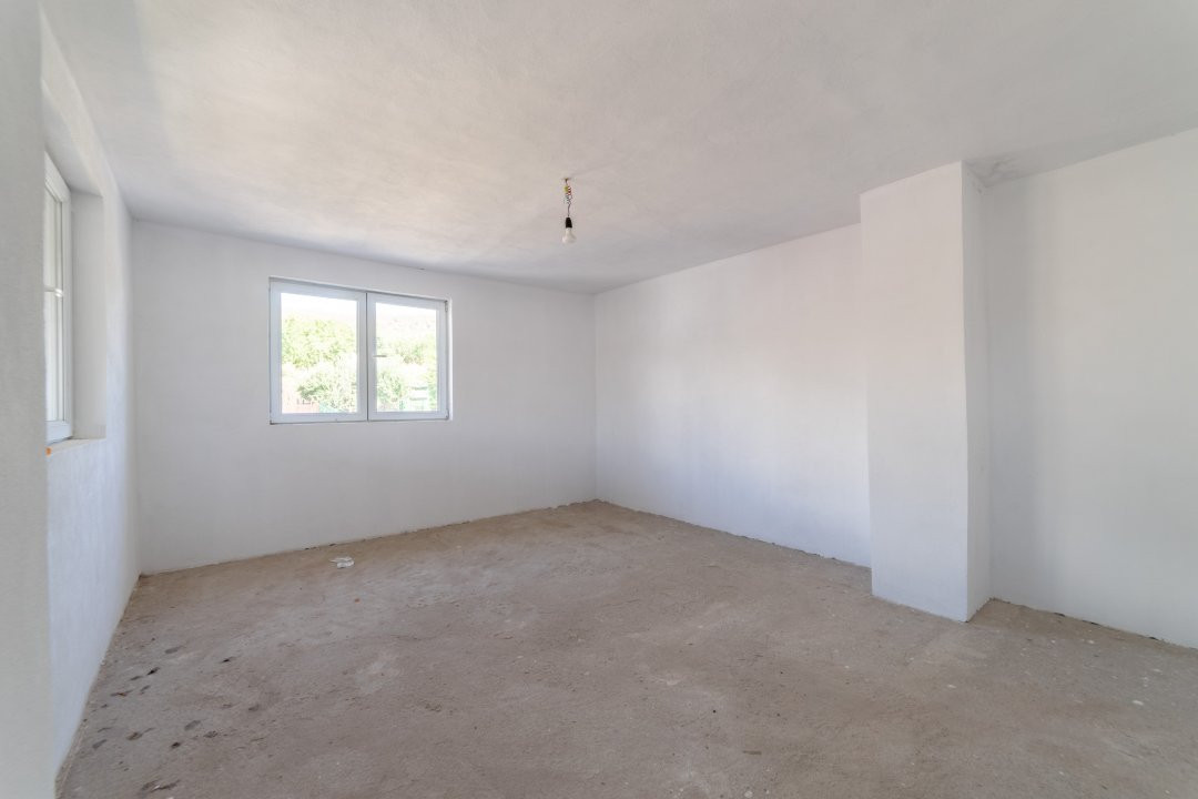 Casa spatioasa 318 mp utili+Spatiu Comercial zona Stefanesti Arges!