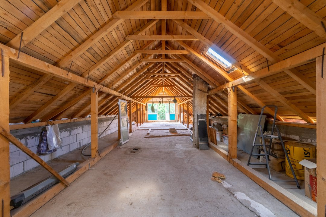 Casa spatioasa 318 mp utili+Spatiu Comercial zona Stefanesti Arges!