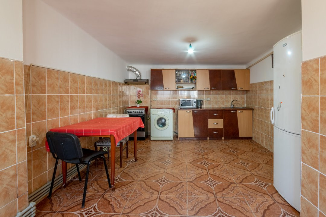 Casa spatioasa 318 mp utili+Spatiu Comercial zona Stefanesti Arges!