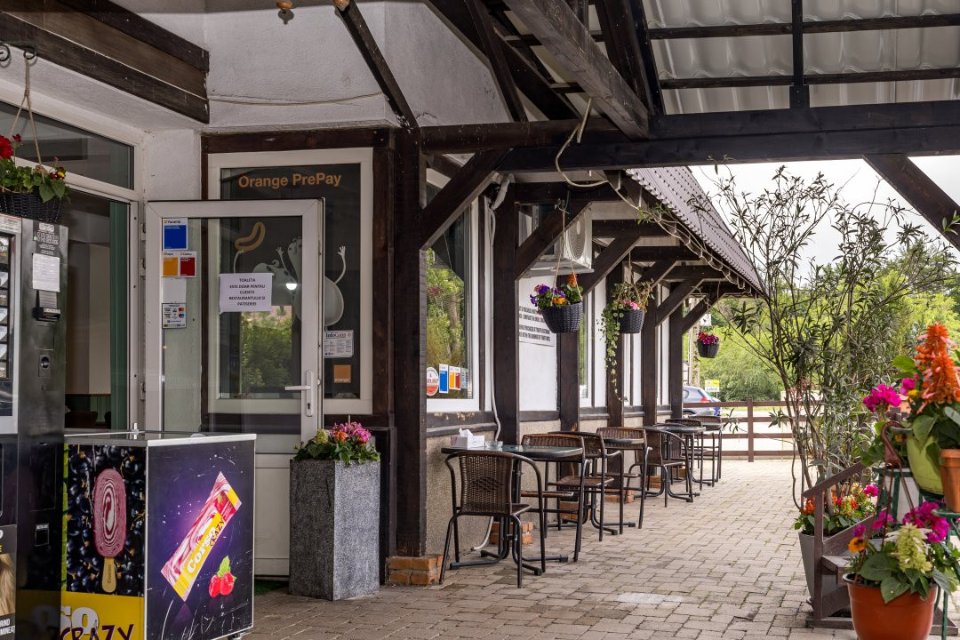 Afacere complexa: motel, camping, piscina, lacuri pentru pescuit, terase-parcare
