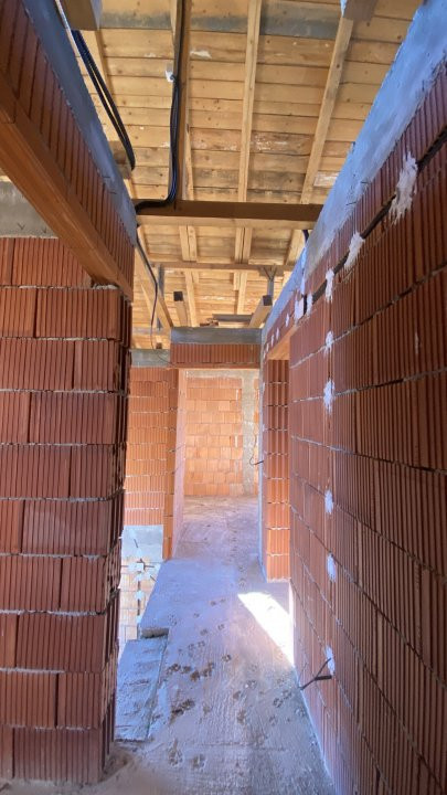 Casa la rosu loc. Stefanesti, jud. Arges. Comision 0%