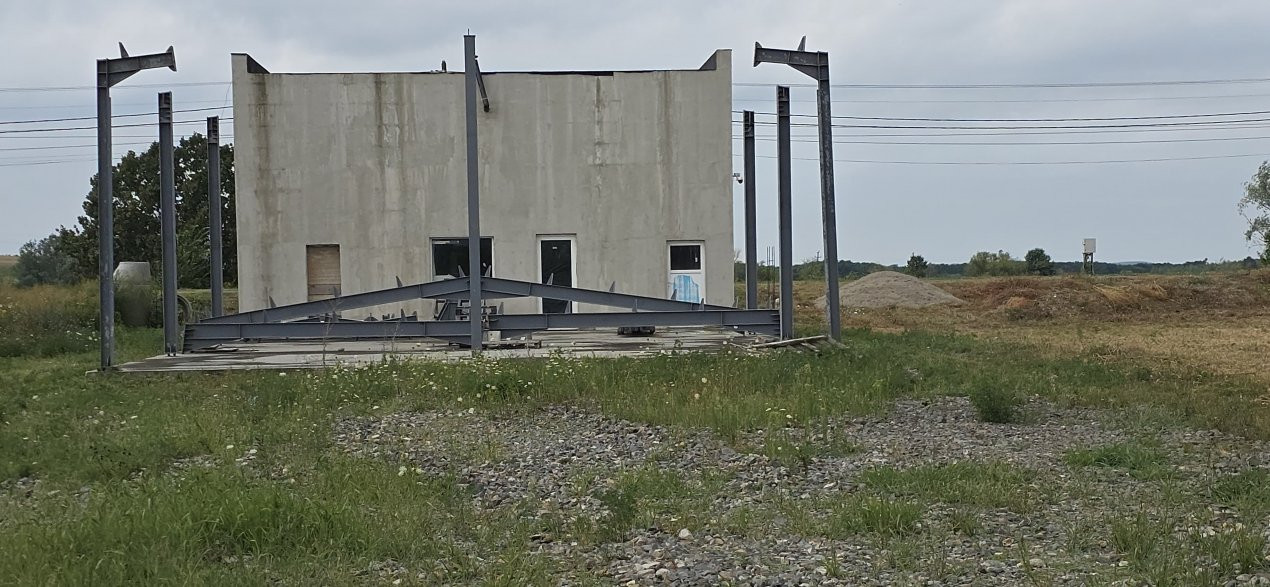 De vânzare  Hala industrială în construcție, ideală pentru service auto!